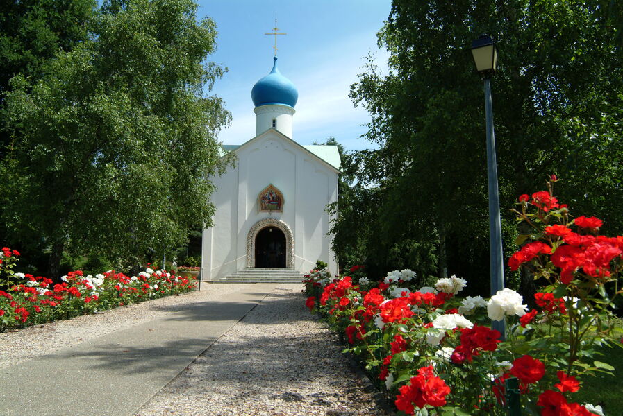 Cimetière et Eglise orthodoxe russe Notre-Dame de l