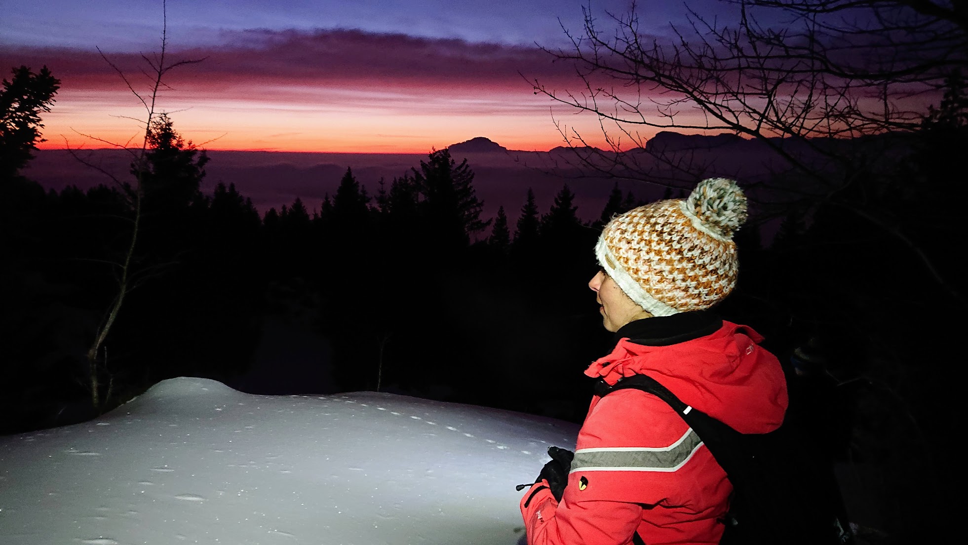 Snowshoe hike - After-ski: les 7 Laux by Night