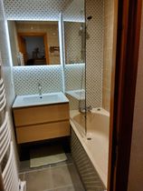 Salle de bain avec baignoire - appartement Armoise