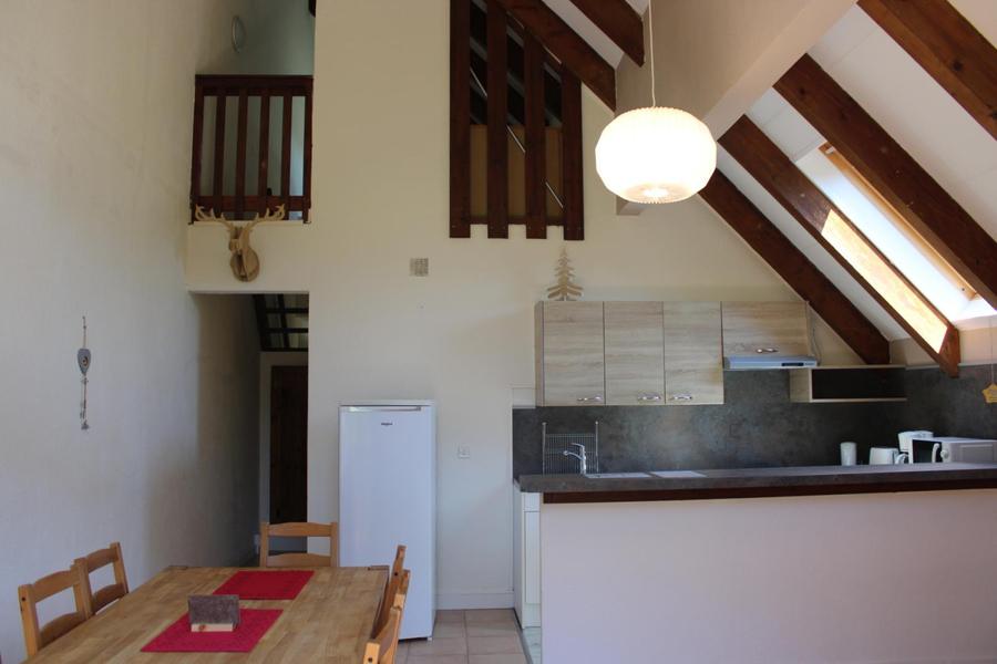 Les Chamois-Espace repas-Roubion Les Buisses-Gîtes de France des Alpes-Maritimes