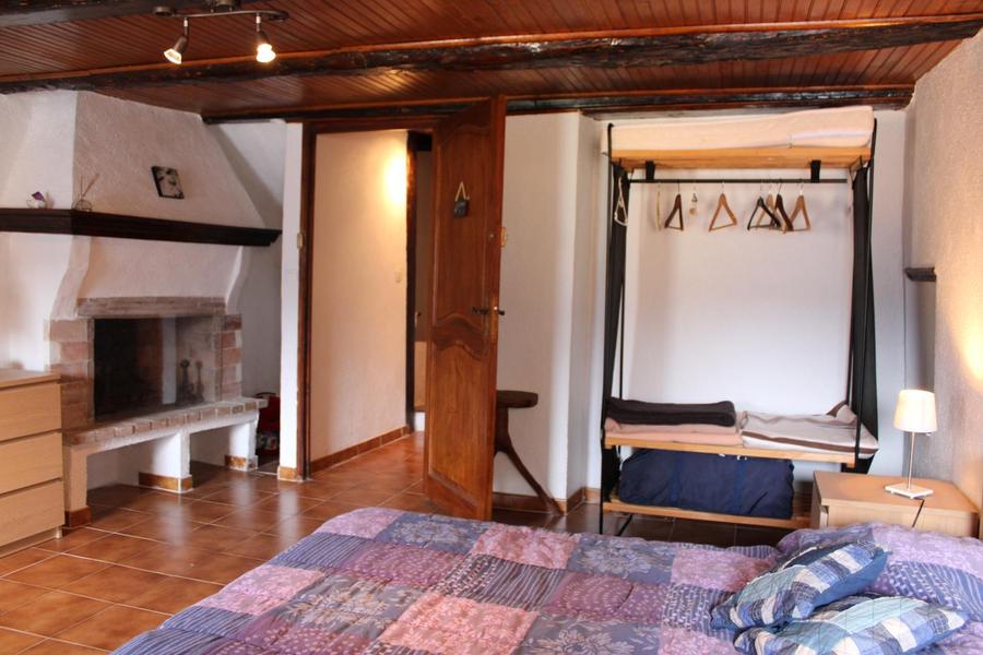 Gîte Le Serre d'Ilonse-Entrée chambre 1-Ilonse-Gîtes de France des Alpes-Maritimes