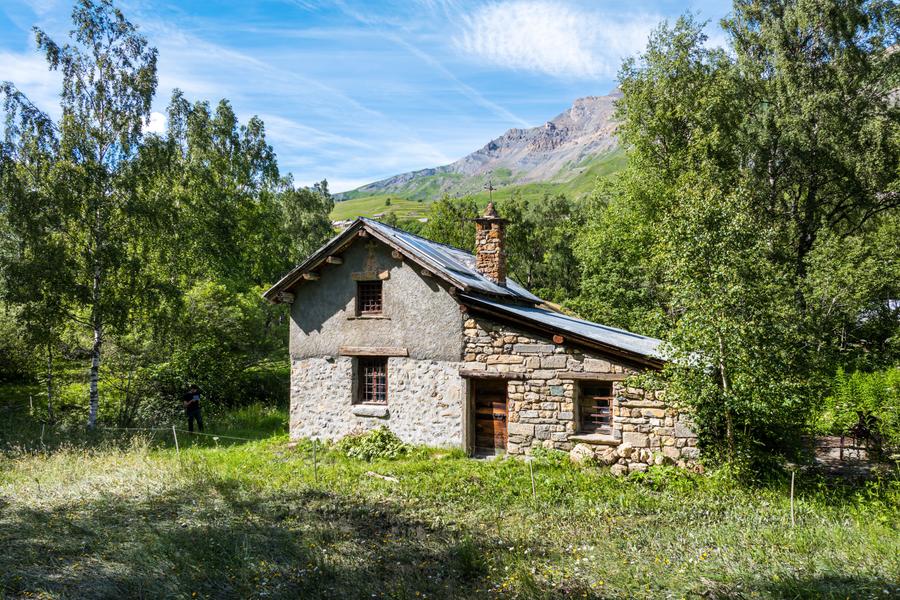 Le Moulin de Villar d'Arêne se trouve à quelques dizaines de mètres du lit de la Romanche - © T.Poinas Visite commentée du Moulin à grains de Villar d'Arène_Villar-d'Arêne - © T.Poinas