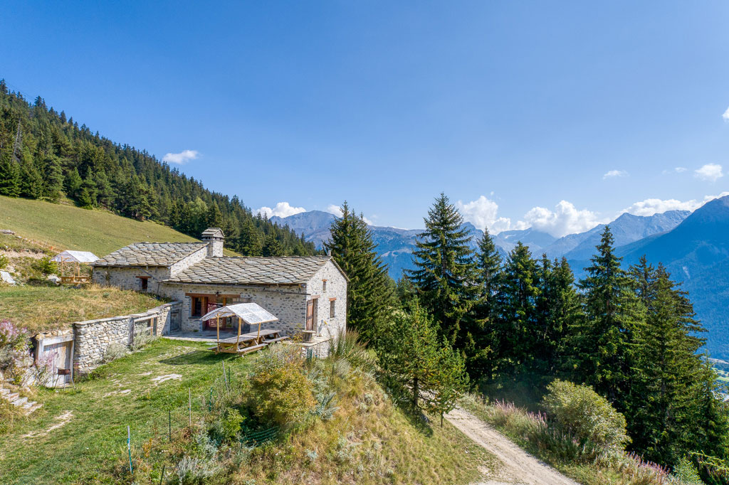 Vue du chalet en été