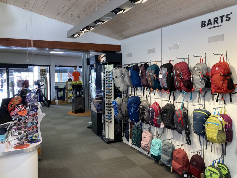 Vue intérieure magasin été Norma Sports Intersport