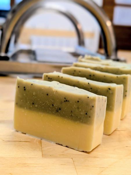 Atelier de fabrication de savon_Chézery-Forens