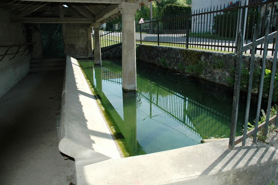 Lavoir Courtenay - OTSI Morestel