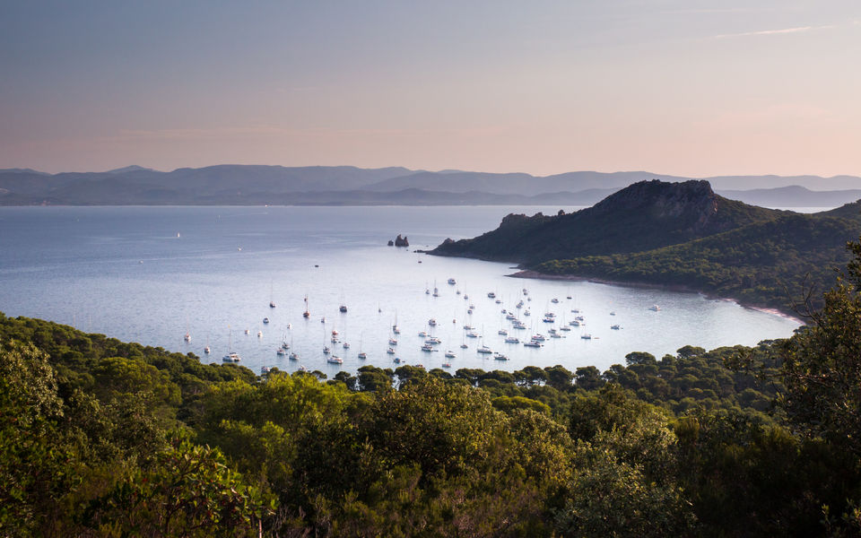 Vue sur la plage Notre-Dame et le cap des Mèdes