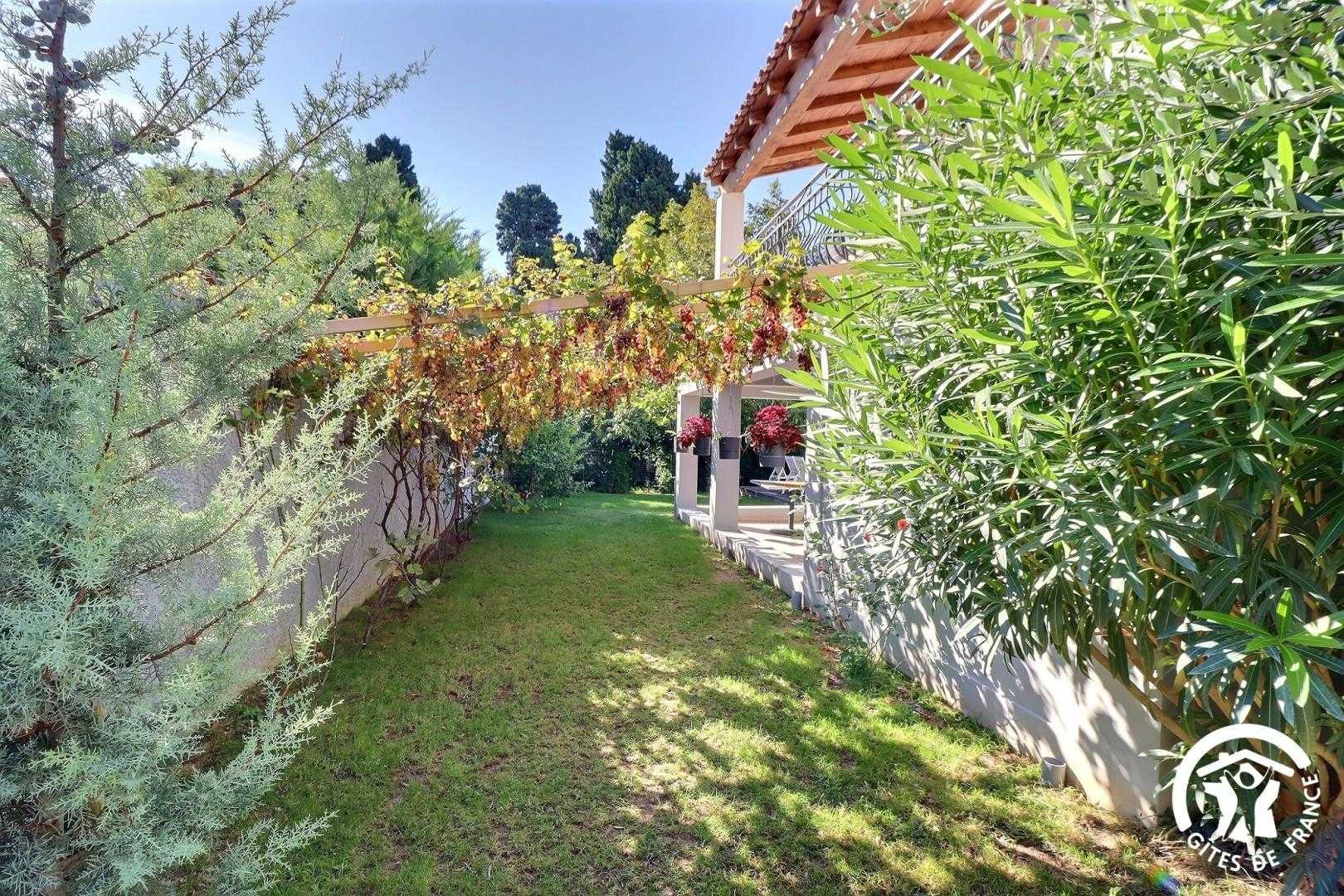 Hote Provence, Eyguières - photo 26