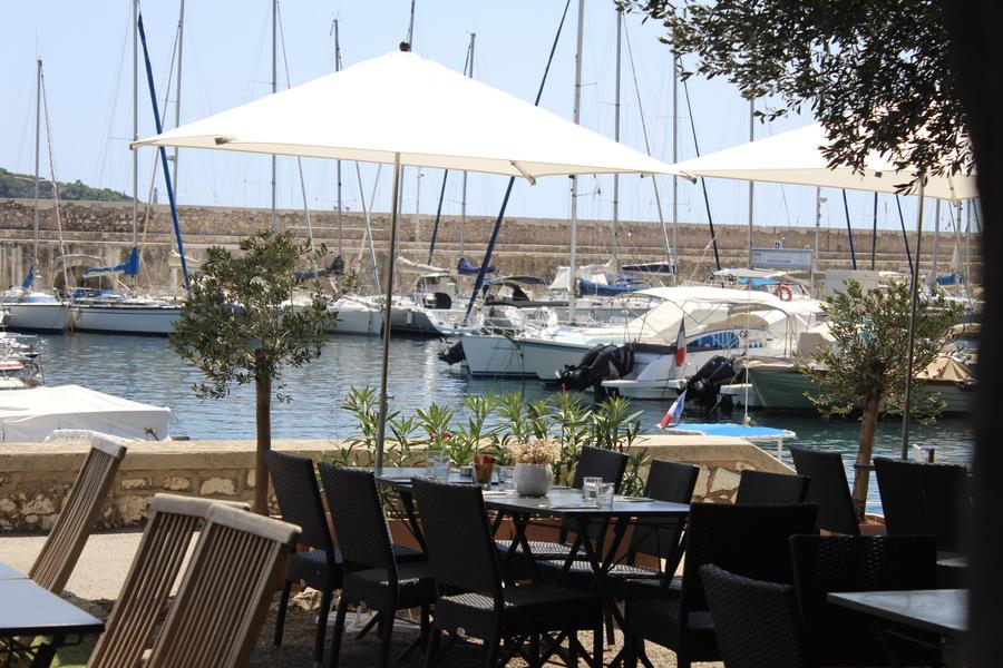 Ancora, restaurant vue mer sur le port de la darse à villefranche sur mer, terrasse, jardin, cuisine méditerranéenne 17.jpg