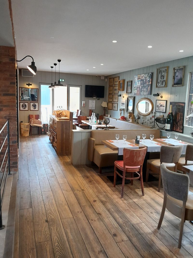 La Calu00e8che Restaurant