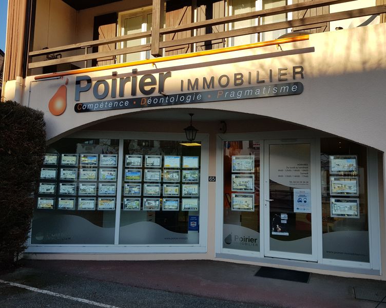 Façade et vitrine de l'Agence Poirier de Veigy