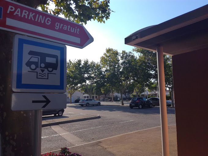 Aire de camping-cars publique, Saint-Martin-de-Crau - photo 4