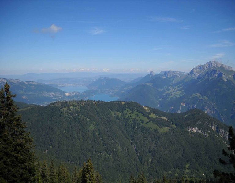 Seythenex la Sambuy via ferrata vue sur le lac d'Annecy
