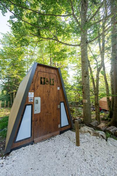 Toilettes sèches - Aire de bivouac de la Place à Baban_Aillon-le-Jeune