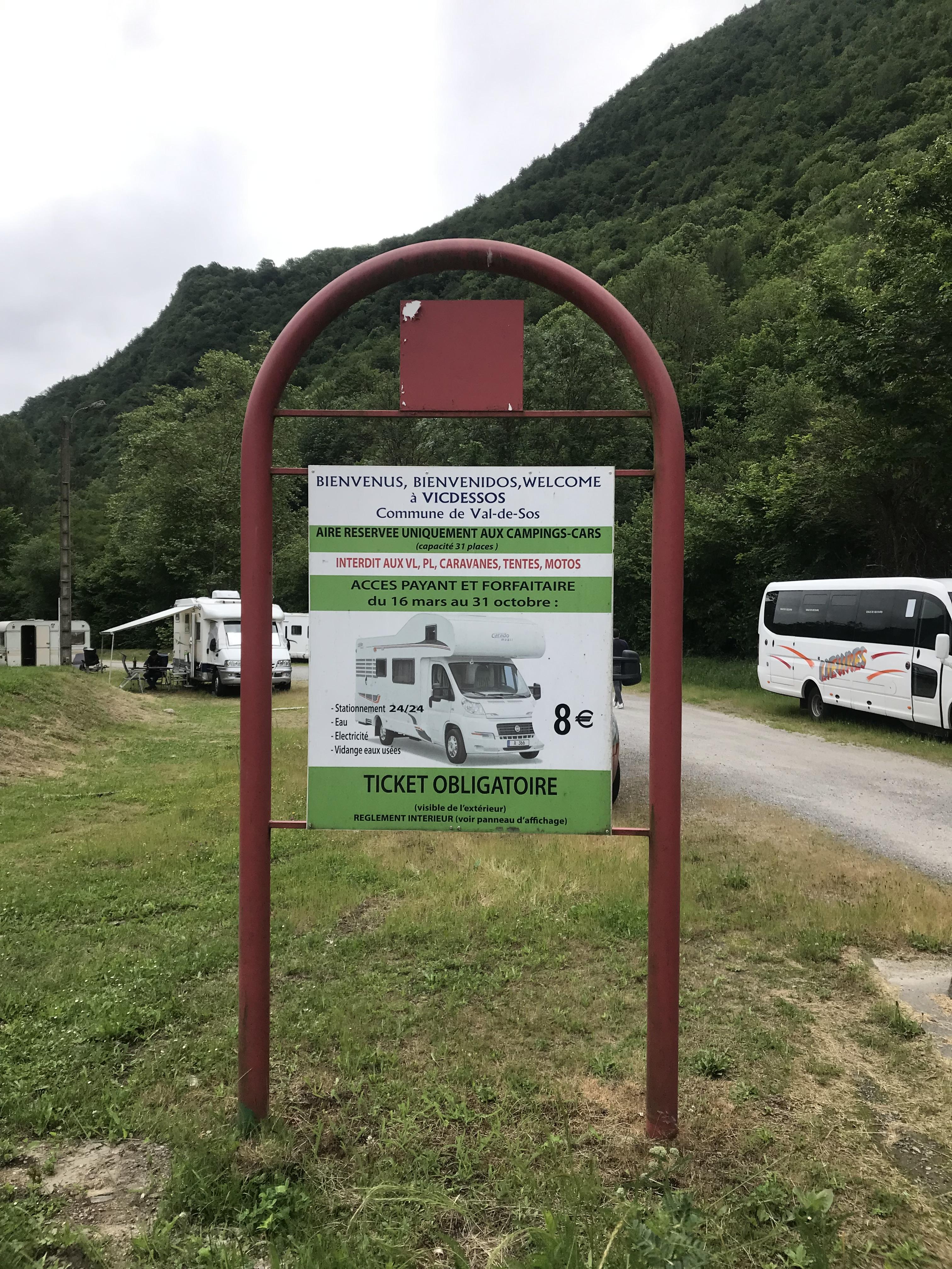 Aire pour camping-cars Vicdessos — photo 2