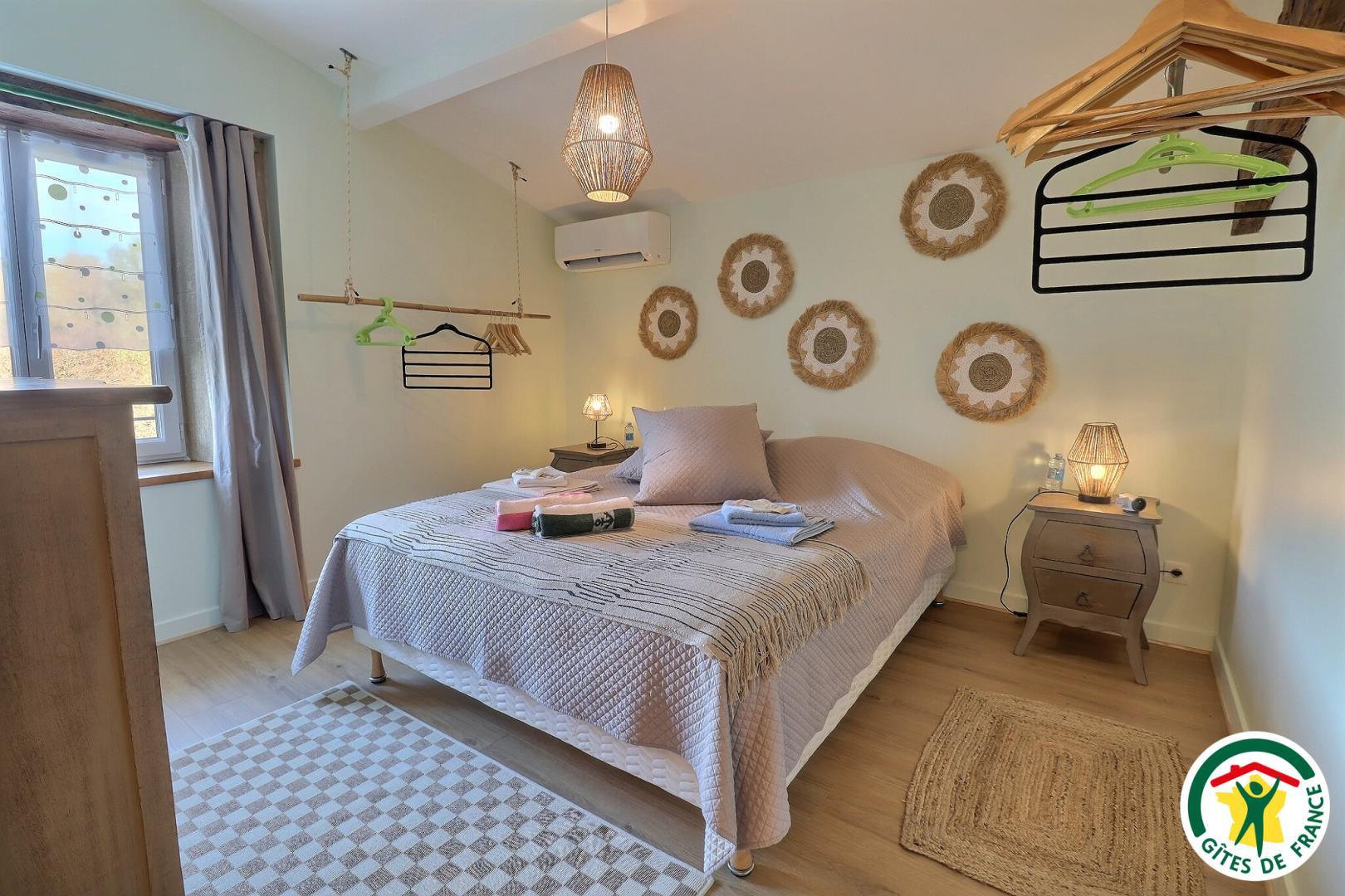 Chambre avec un lit double (1x160x200), climatisation réversible