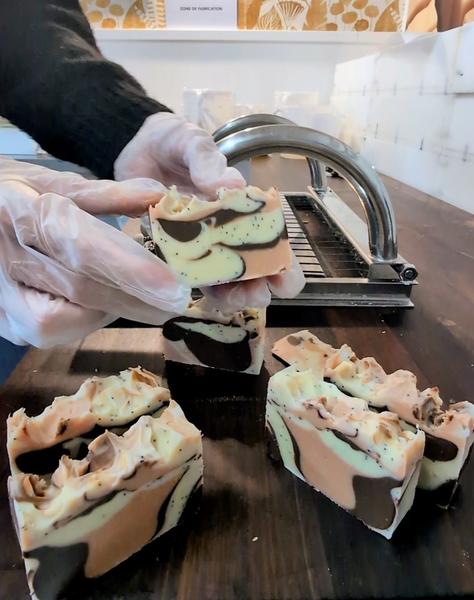 Atelier de fabrication de savon_Chézery-Forens