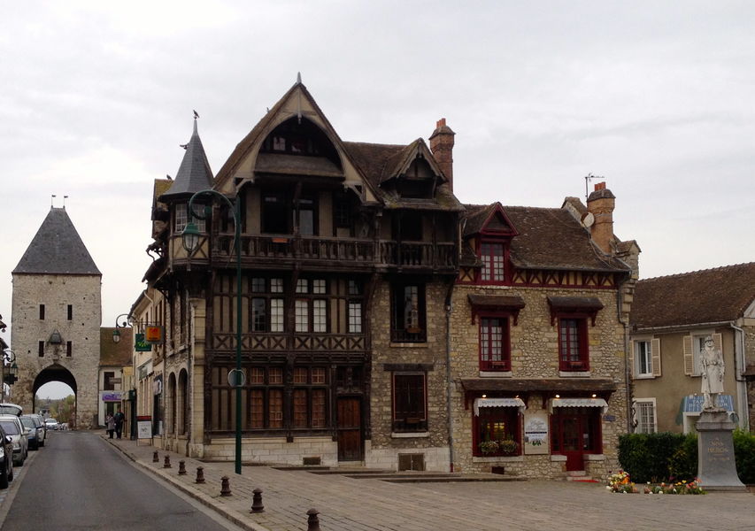 Place Hotel de ville à Moret sur Loing