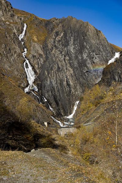 Cascade de pont Ferrand avec les couleurs d'automne