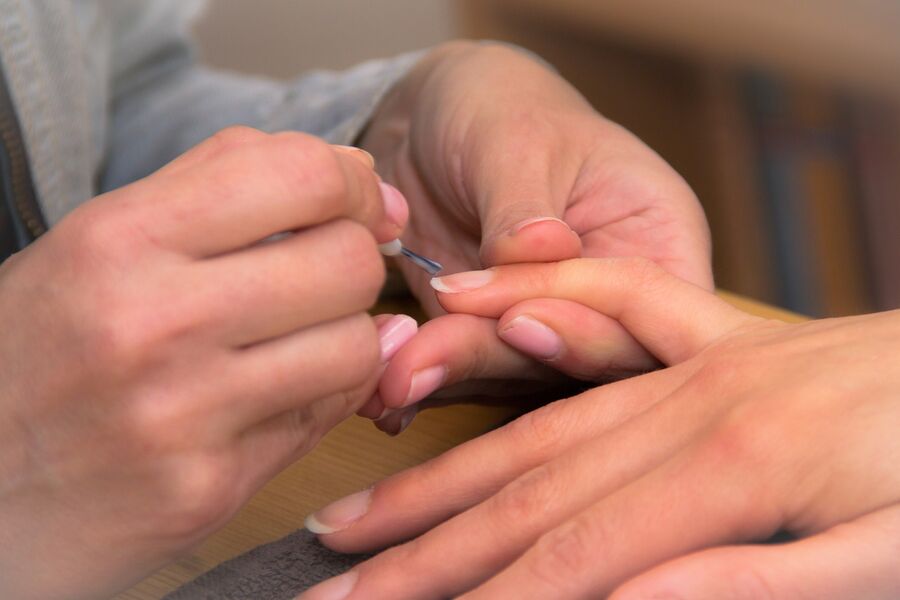 Dites le avec les ongles