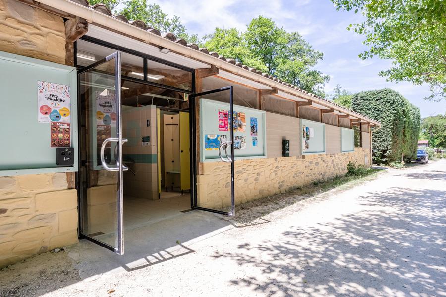 Extérieur des sanitaires