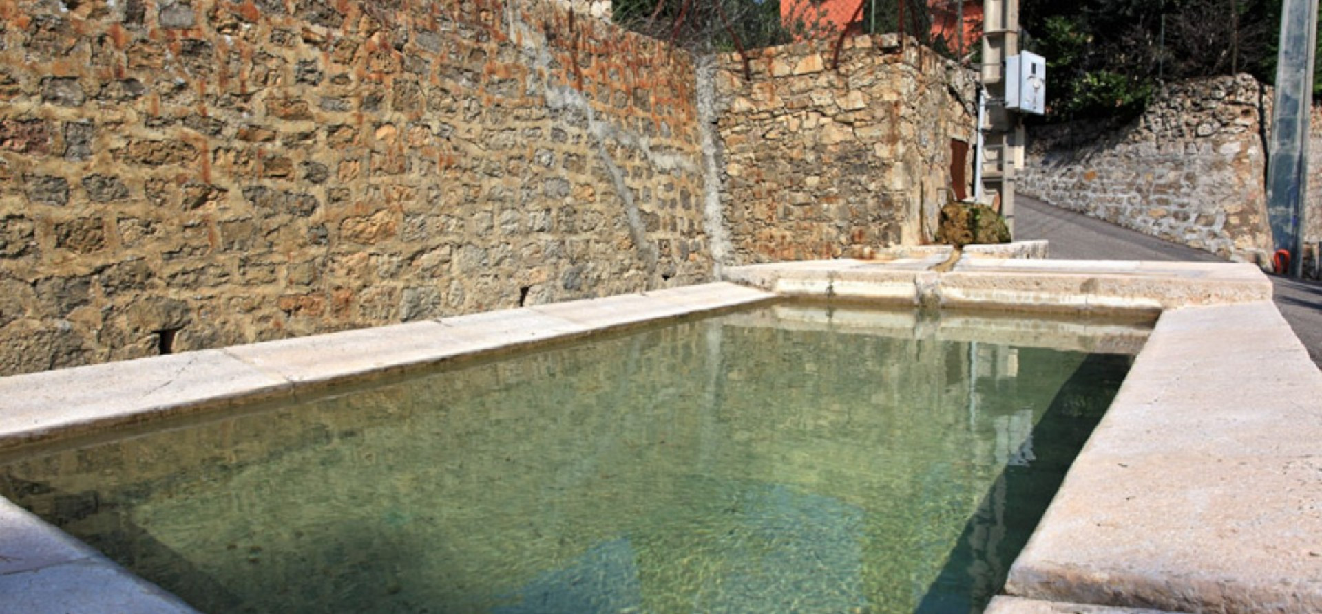 Fontaine lavoir de Bargemon en eau