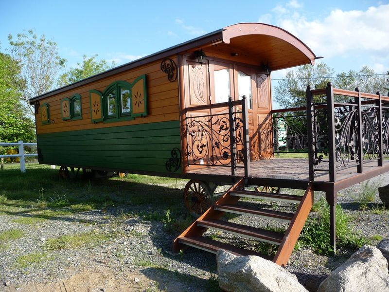 Roulotte extérieur avec terrasse