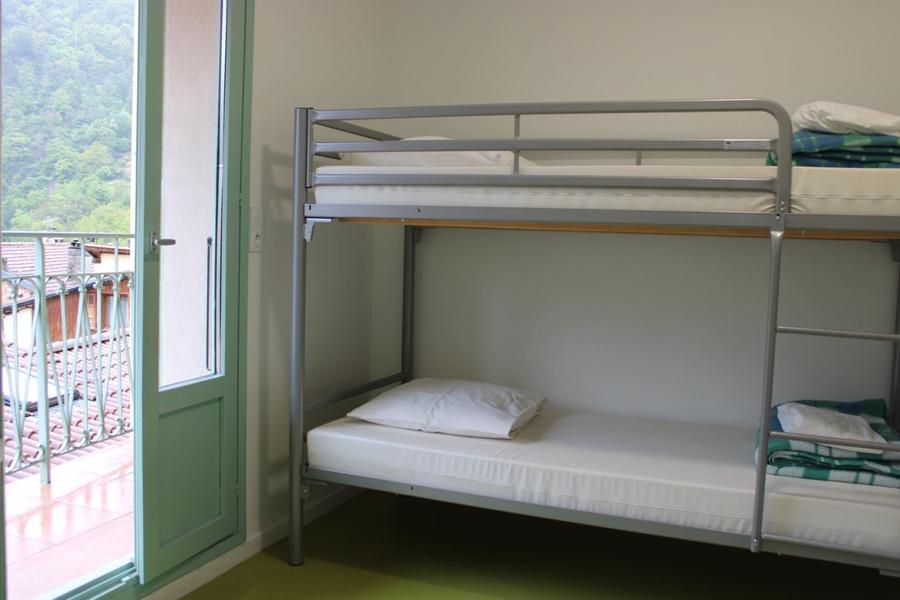 1er et 2ème niveaux chambre trois personnes Gîte d'étape à Saint-Sauveur-sur-Tinée Gîtes de France Alpes-Maritimes