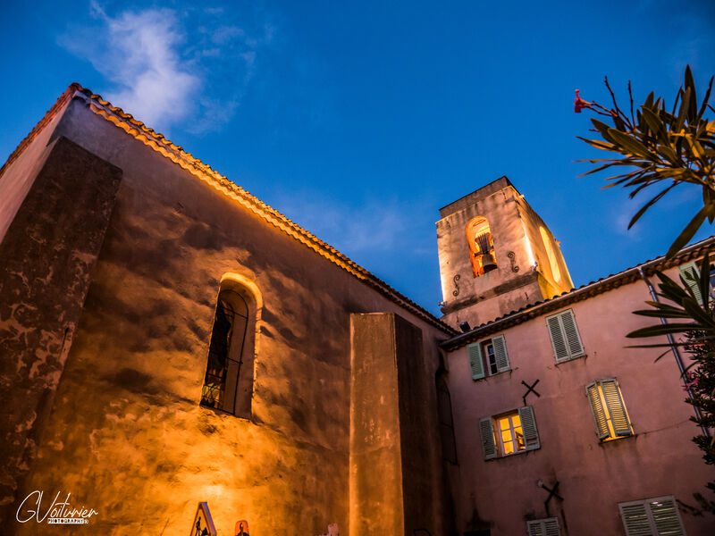 Eglise de Gassin la nuit - https://gassin.eu