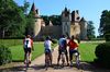 Cyclos devant le château de Thoury Ⓒ Louis HOLDER