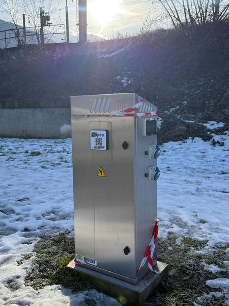 Borne prise électriques