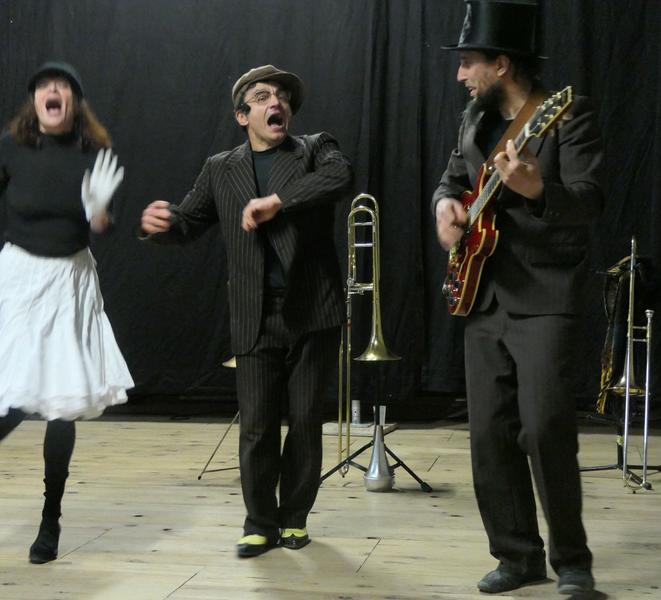 Les jours de la dame : En avant la musique et par ici les gros sous