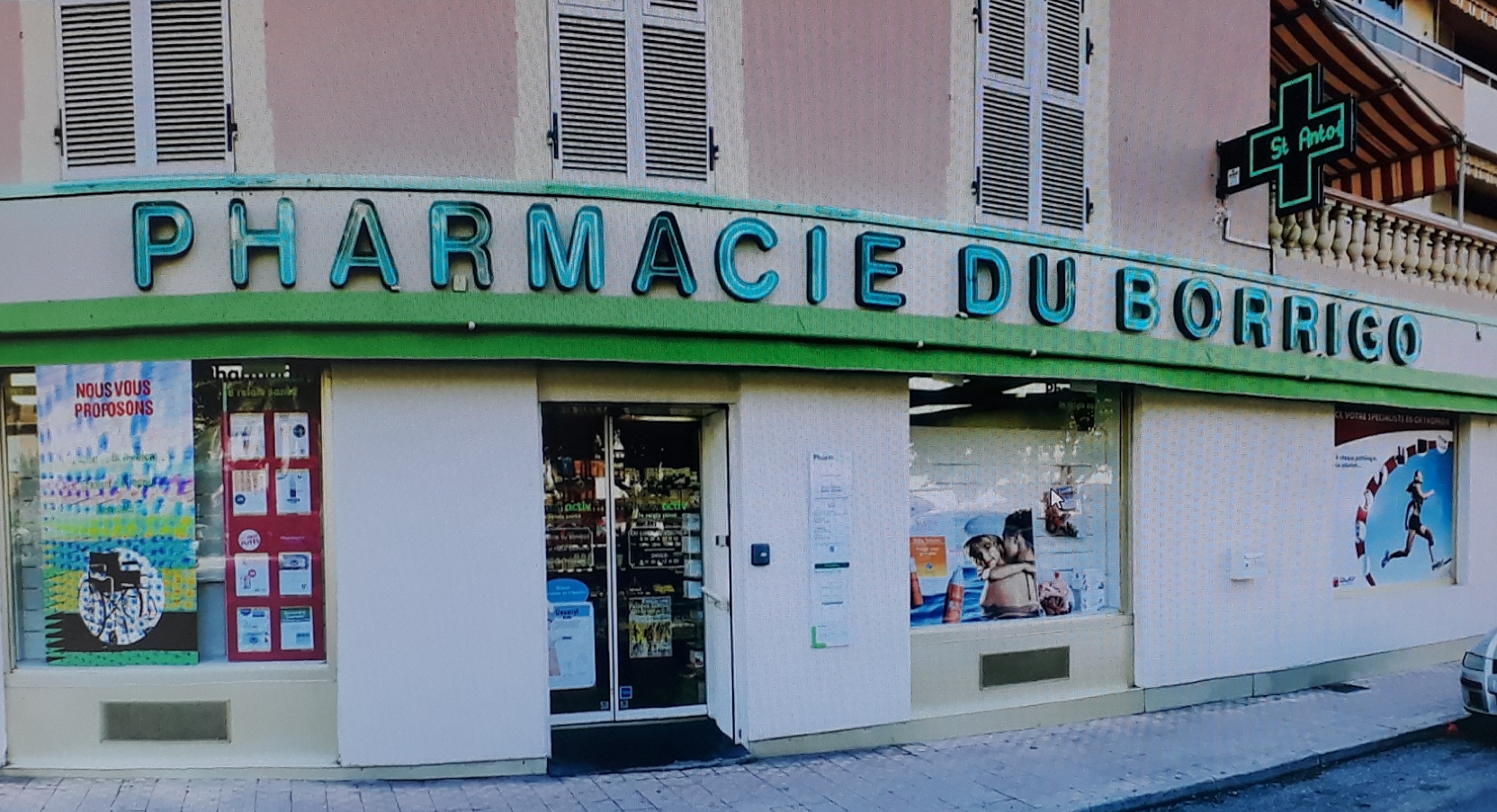 Devanture de la pharmacie du Borrigo