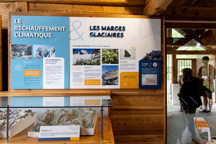 - © Thierry Maillet, Parc national des Ecrins Centre d'accueil du Parc national des Ecrins - Pré de Mme Carle_Vallouise-Pelvoux - © Thierry Maillet, Parc national des Ecrins