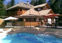 bar et piscine Camping les Relarguiers Beauvezer