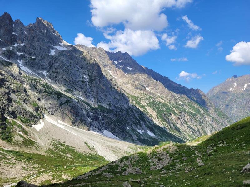 vue sur la vallée de la Bonne depuis le refuge