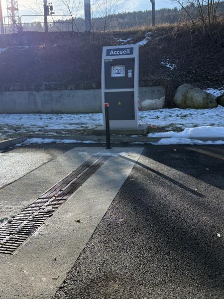 Borne de vidange et ravitaillement en eau