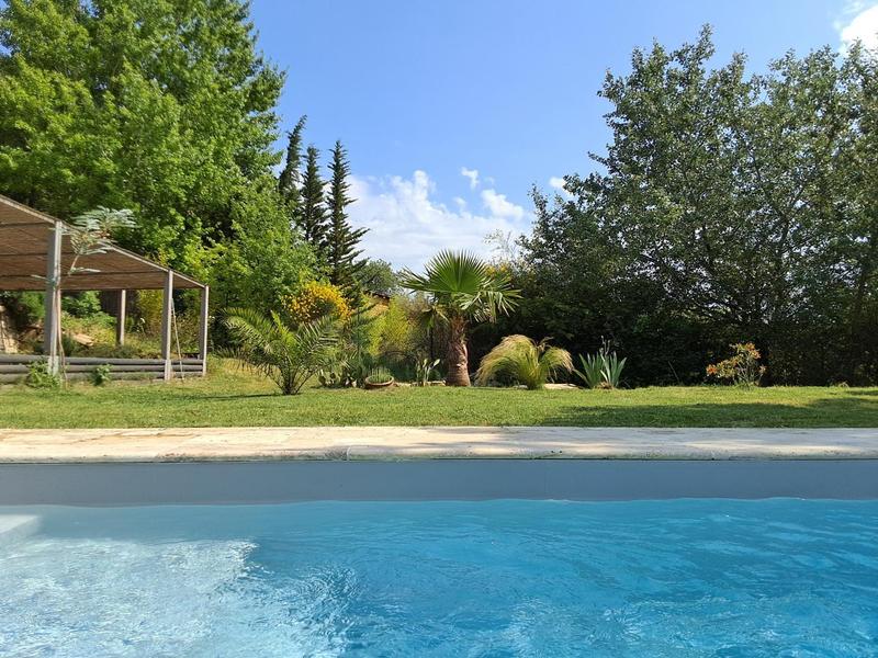 Espace piscine, propice à la rêverie (saison 2025)