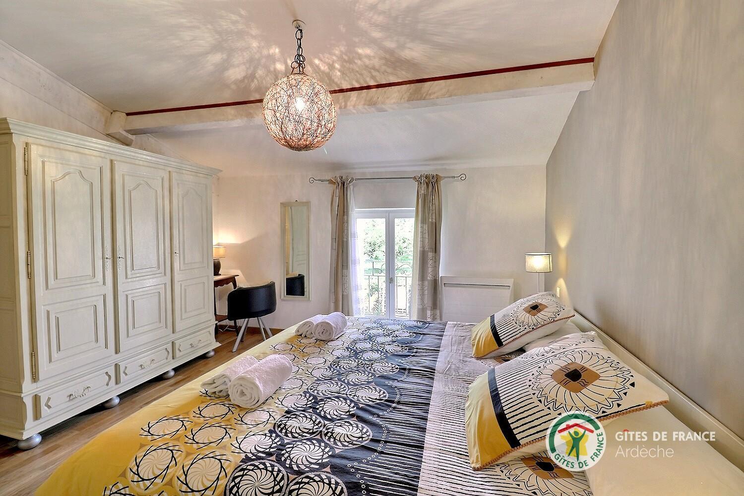 Chambre avec lit 200x200