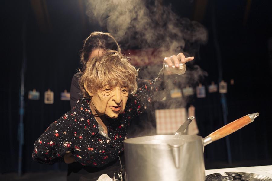 Performeurs sur scène 