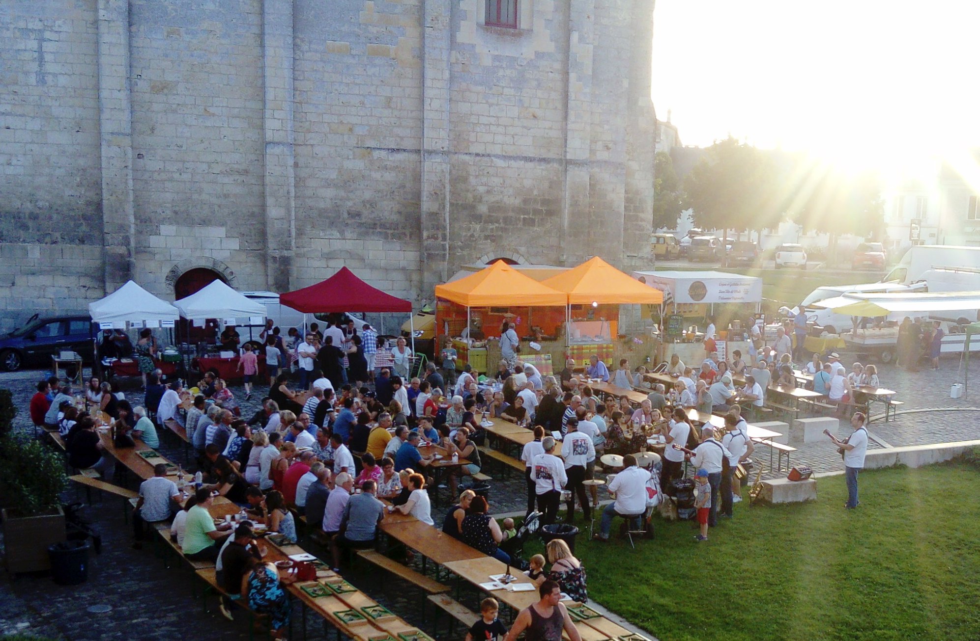 Marché nocturne à Pons