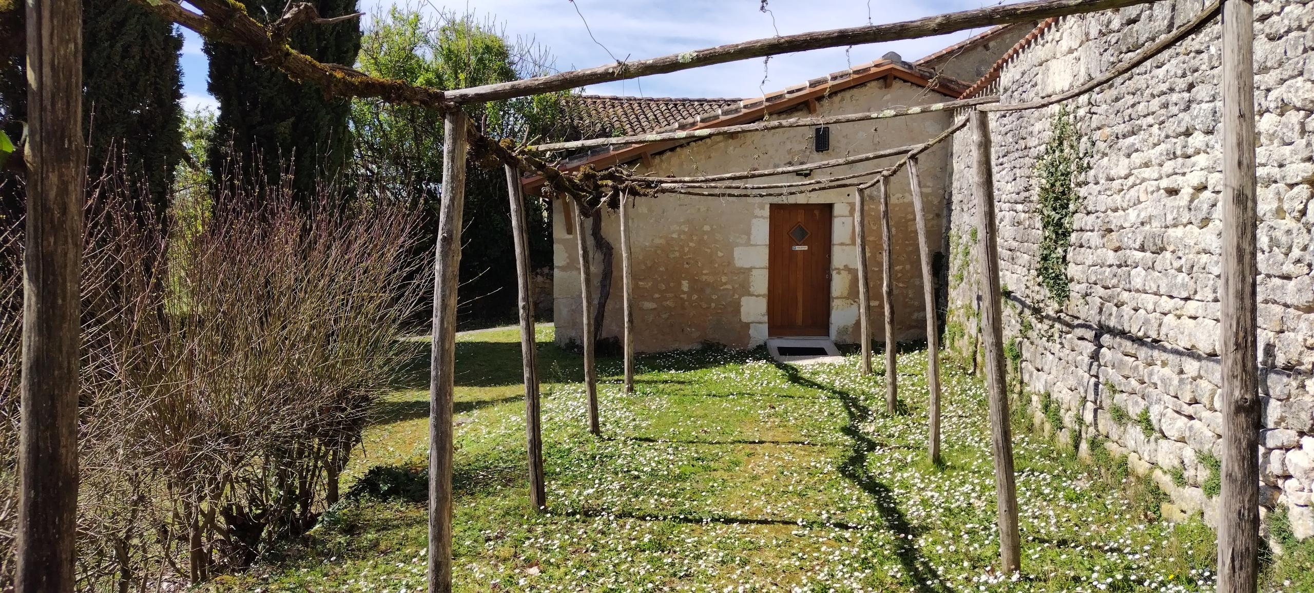 Toilettes publiques de Blanzaguet-St-Cybard