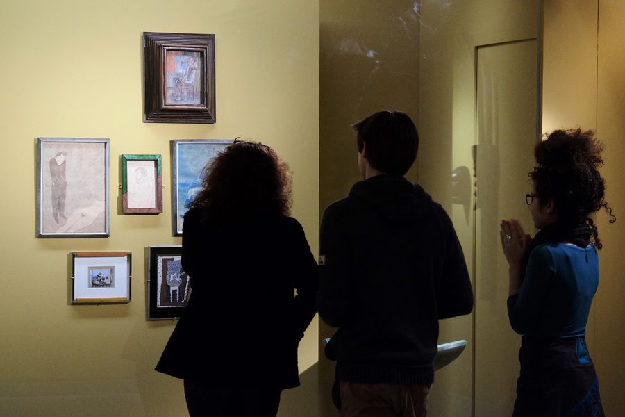 Picasso : Autoportrait_Le couple_Rêverie_Arlequin assis_Nature morte à la guitare devant la fenêtre ouverte_Nature morte cubiste