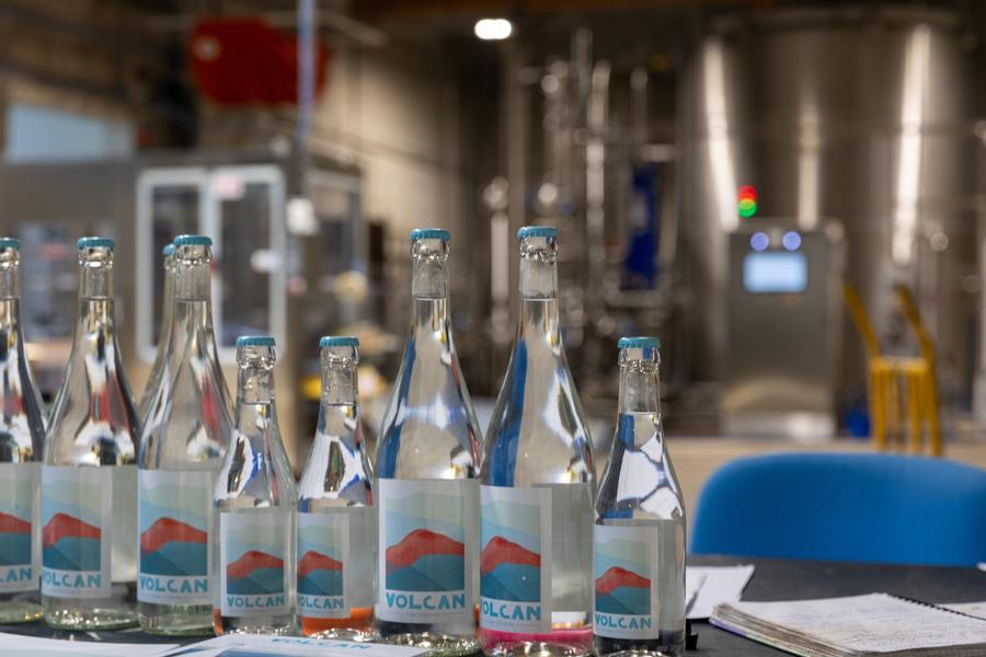 Volcan Bulles d'Ardèche : Visite de la source et de la production_Aizac