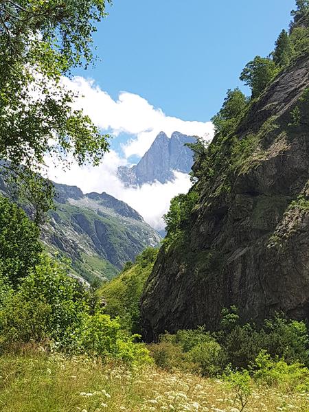 Première apparition de la face nord l'Olan