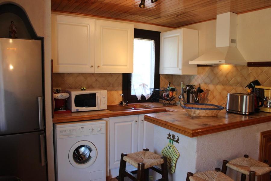 Gîte Chalet Serclet-Cuisine/Séjour-Saint-Étienne-de-Tinée-Gîtes de France des Alpes-Maritimes