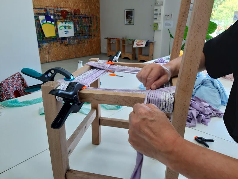 Atelier rempaillage en torons de tissus