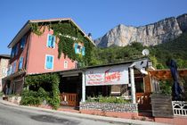Hotel restaurant entouré des belles falaises du Vercors, au coeur des Gorges de la Bourne