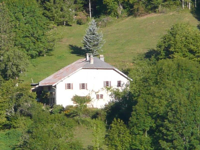 Le Tilleret
Vu de l'autre côté de la vallée de la Valserine Le Tilleret
Vu de l'autre côté de la vallée de la Valserine