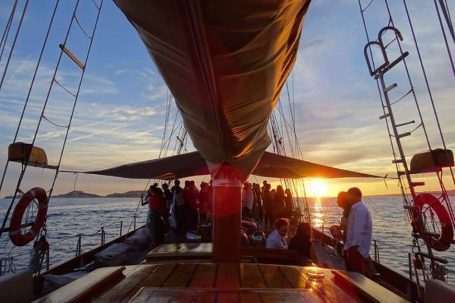 Soirée croisière au couchant sur Le Don du Vent